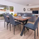 Modernes Und Helles Direkt Am Meer- Mit Zwei Grossen Terrassen- Garte By Interhome Tatil Evi