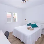Tatil Evi Modernes Und Helles Direkt Am Meer- Mit Zwei Grossen Terrassen- Garte By Interhome
