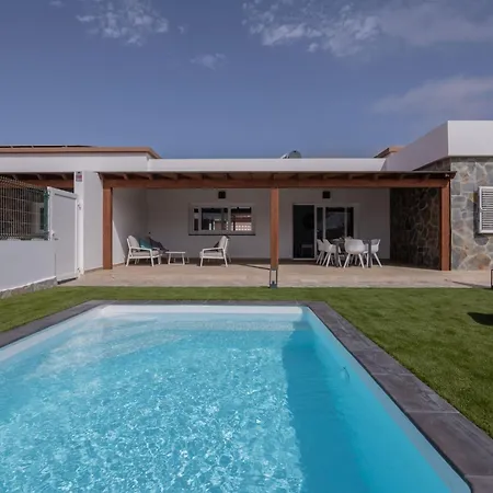 Tatil Evi Modernes Und Helles Direkt Am Meer- Mit Zwei Grossen Terrassen- Garte By Interhome